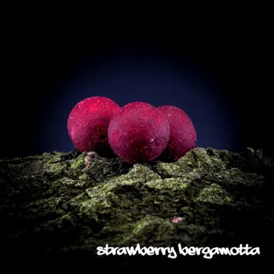 MASSIVE BAITS BOILIES STRAWBERRY BERGAMOTTA 24 MM TS005